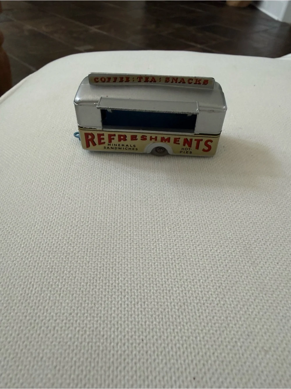 NIB Vintage Lesney Matchbox MB74a Mobile Canteen w/ ORIGINAL B4 Type Box